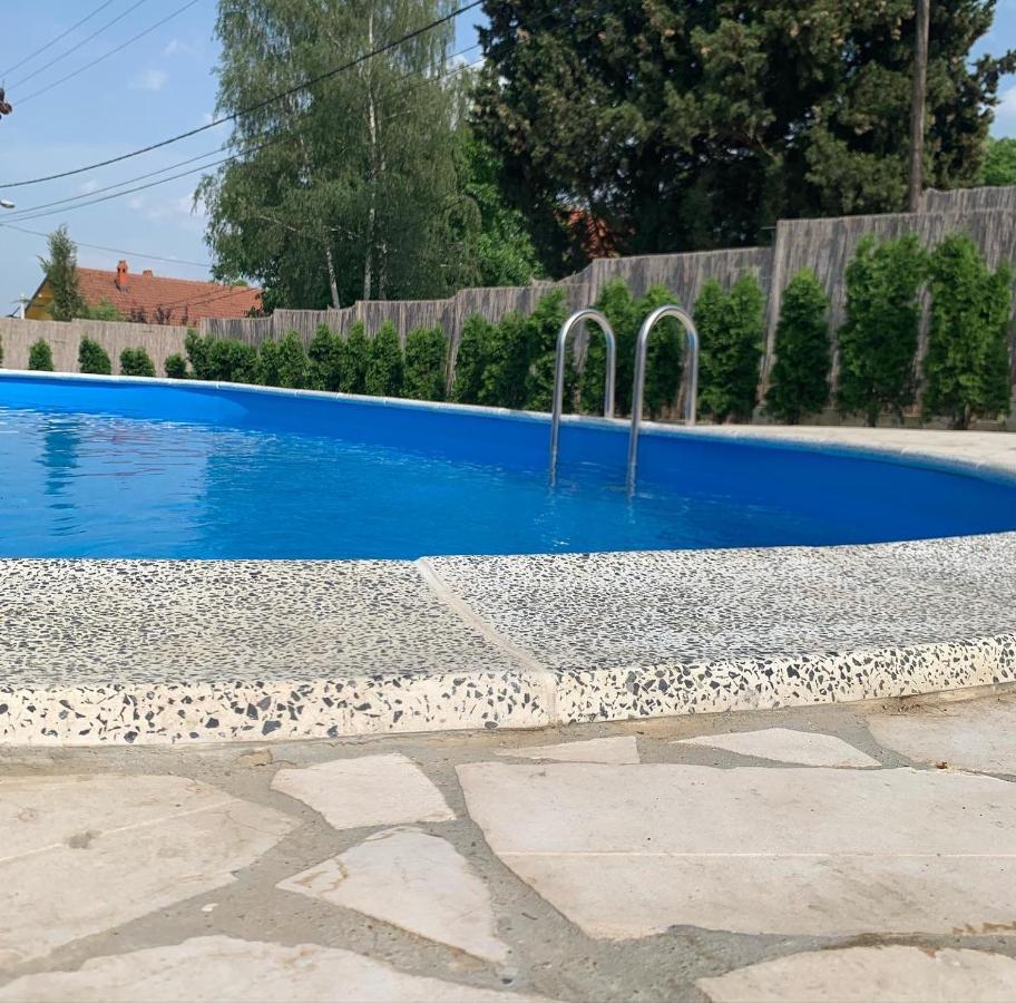 Вилла Mika'S Poolhouse Белград Экстерьер фото