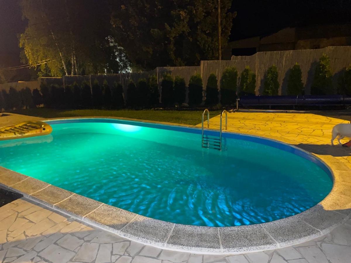 Вилла Mika'S Poolhouse Белград Экстерьер фото